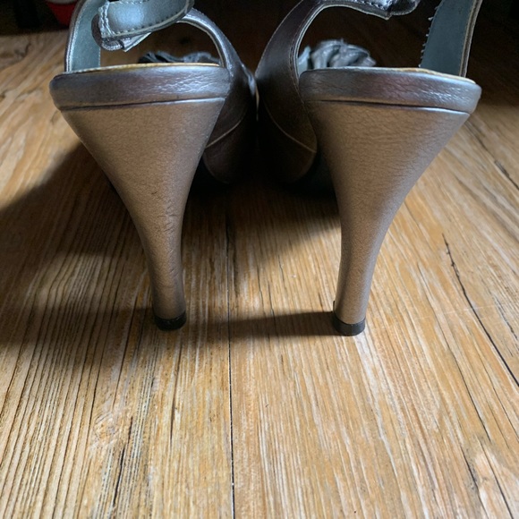 Gold Open Toe Heels Size 7.5 - Picture 4 of 6